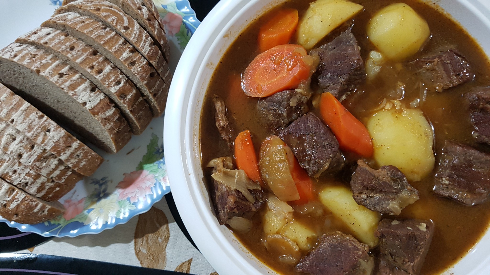 Pressure Cooker Beef Stew with Carrots and Potatoes