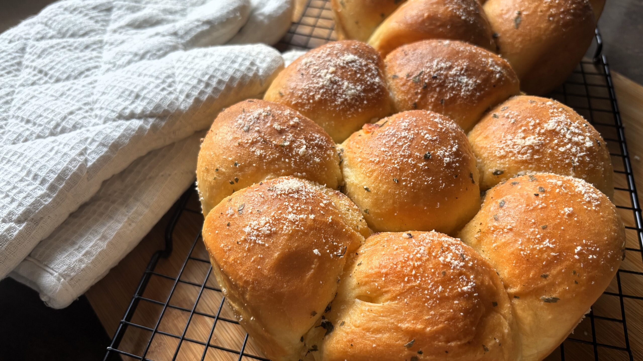 Cheesy Garlic Bread Rolls