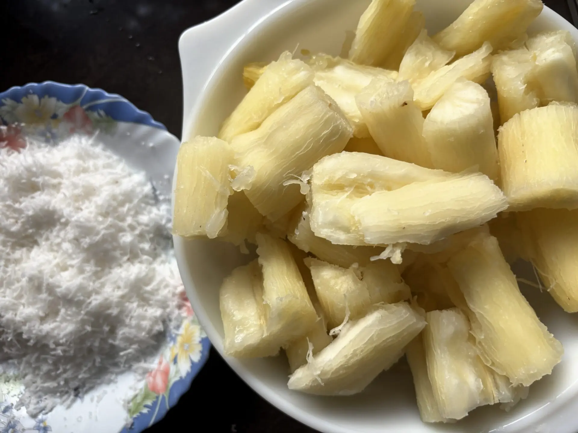 Boiled Cassava (Tapioca) with Shredded Coconut